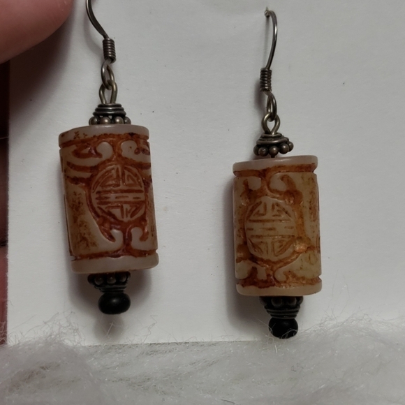 Unique dangling style earrings - Picture 2 of 5
